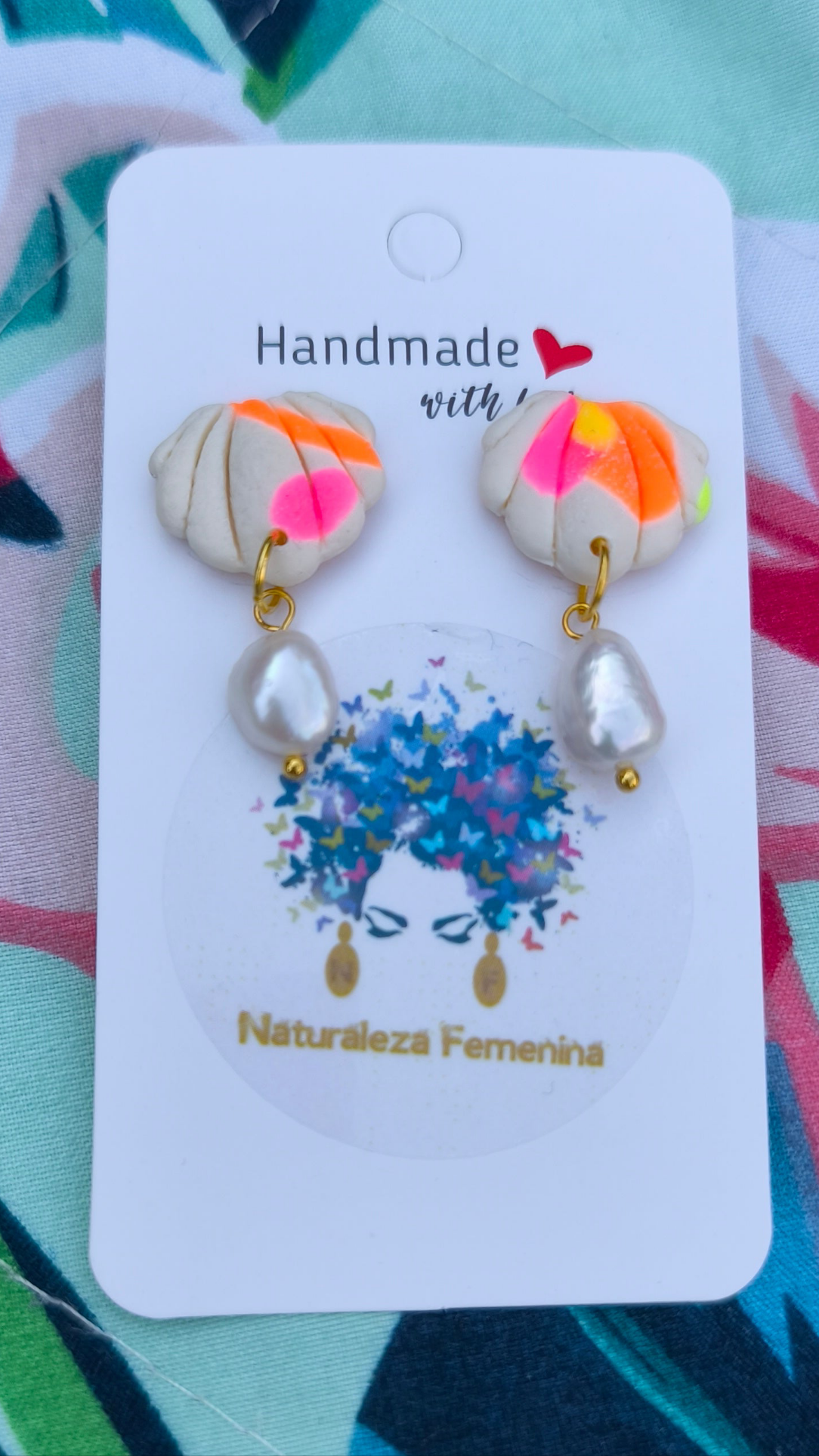 Modelo Concha con perla de la Colección Marina.