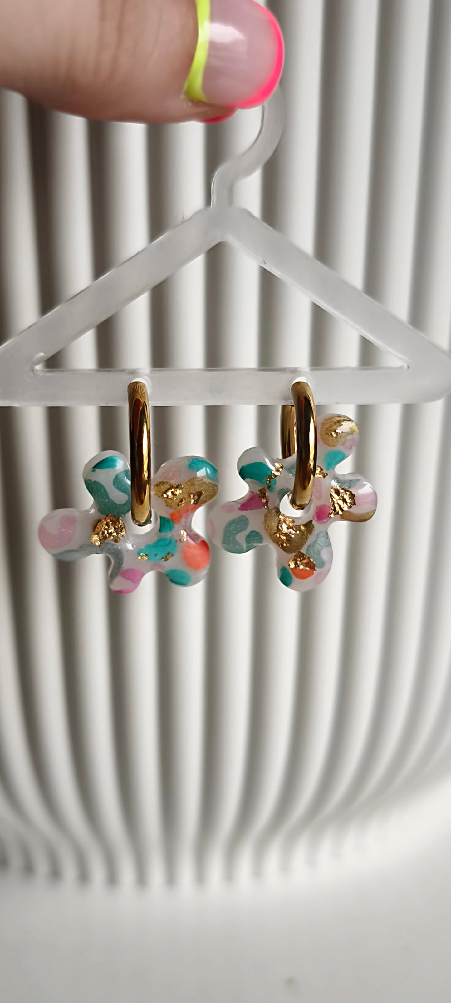 Pendientes Aros Con Flor Abstracta Colección Oasis